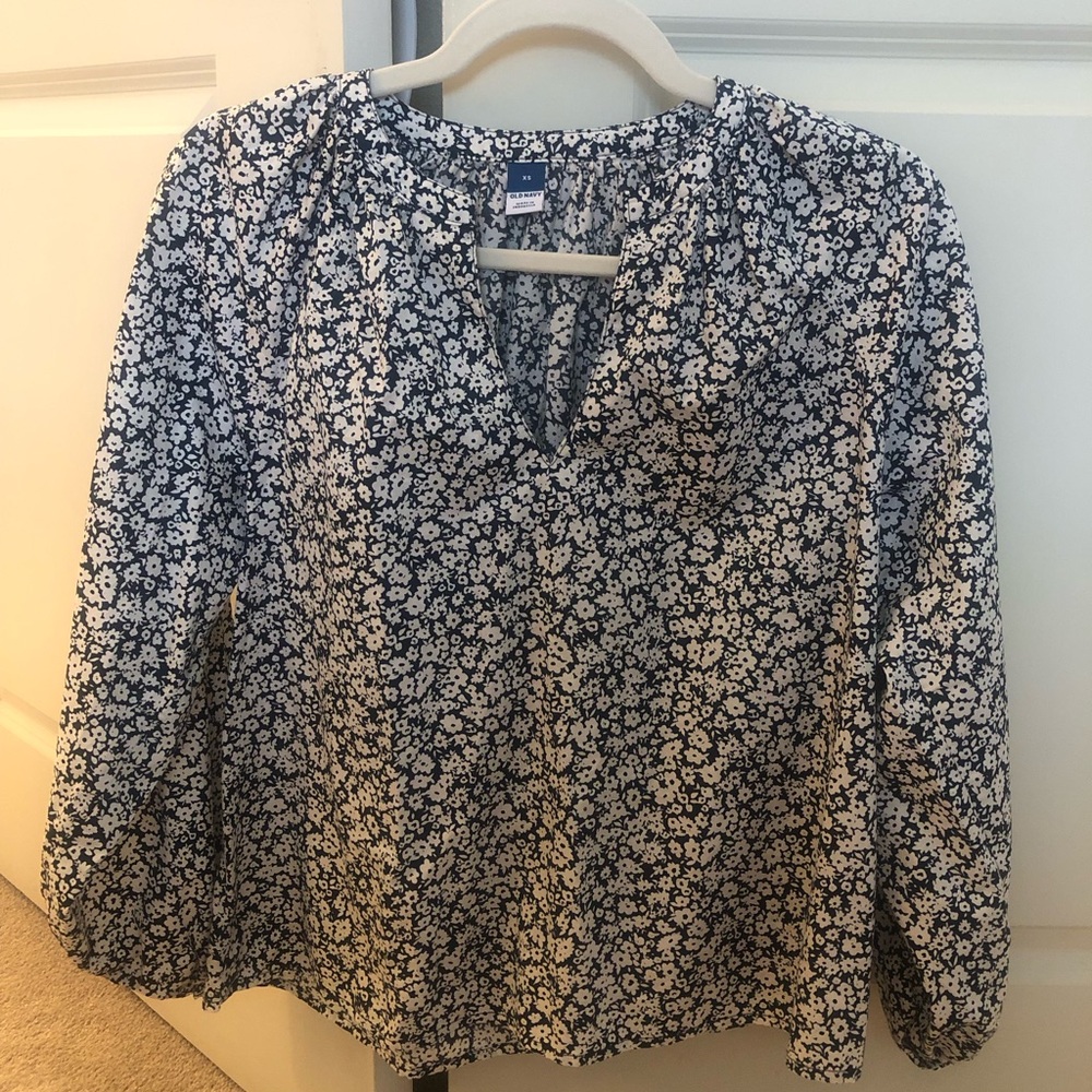 Old Navy Navy & White Floral Split-Neck Blouse